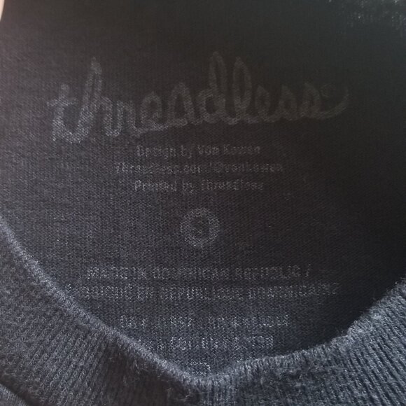 Mushroom and skull tshirt - Picture 3 of 3